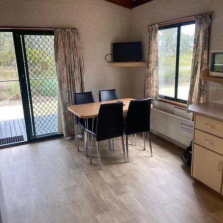 Victoria Lake Holiday Park Шепъртън Екстериор снимка