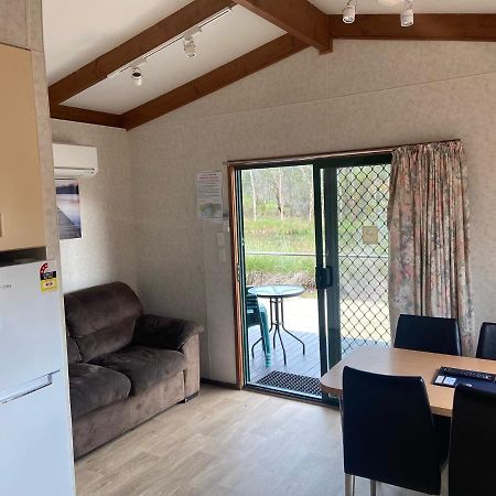 Victoria Lake Holiday Park Шепъртън Екстериор снимка