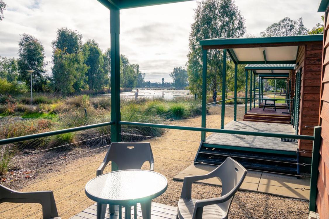 Victoria Lake Holiday Park Шепъртън Екстериор снимка