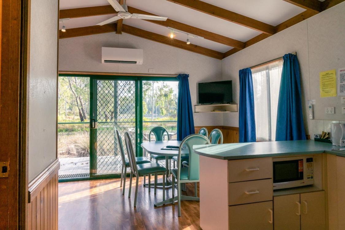 Victoria Lake Holiday Park Шепъртън Екстериор снимка