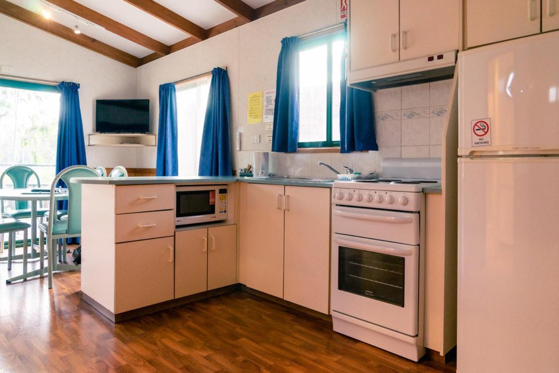 Victoria Lake Holiday Park Шепъртън Екстериор снимка