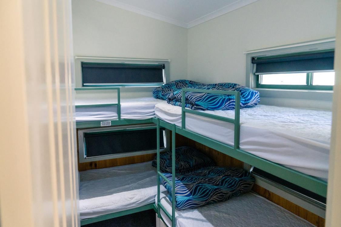 Victoria Lake Holiday Park Шепъртън Екстериор снимка