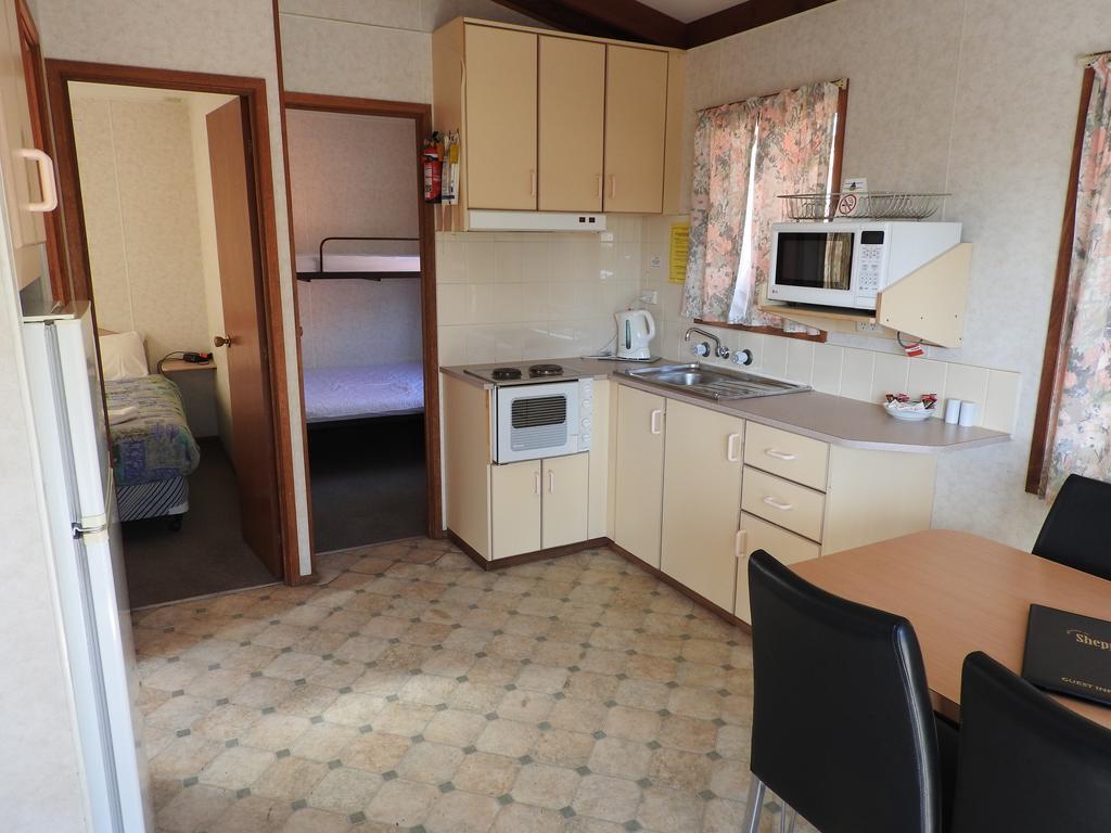 Victoria Lake Holiday Park Шепъртън Екстериор снимка
